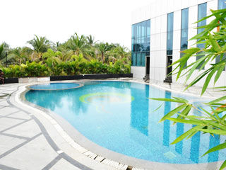 Jade Beach Resort Tirupporur Exteriör bild