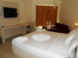 Jade Beach Resort Tirupporur Exteriör bild